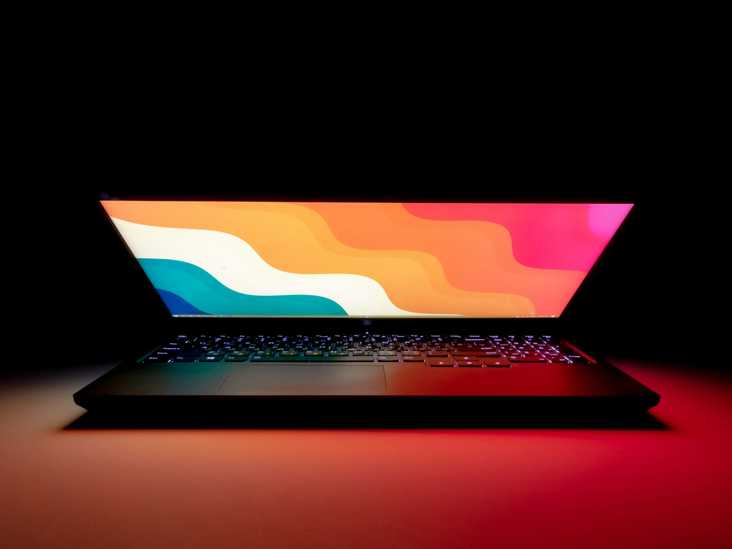 Lenovo přichází na veletrh MWC 2025 s řadou inovací, včetně notebooku se solárním nabíjením