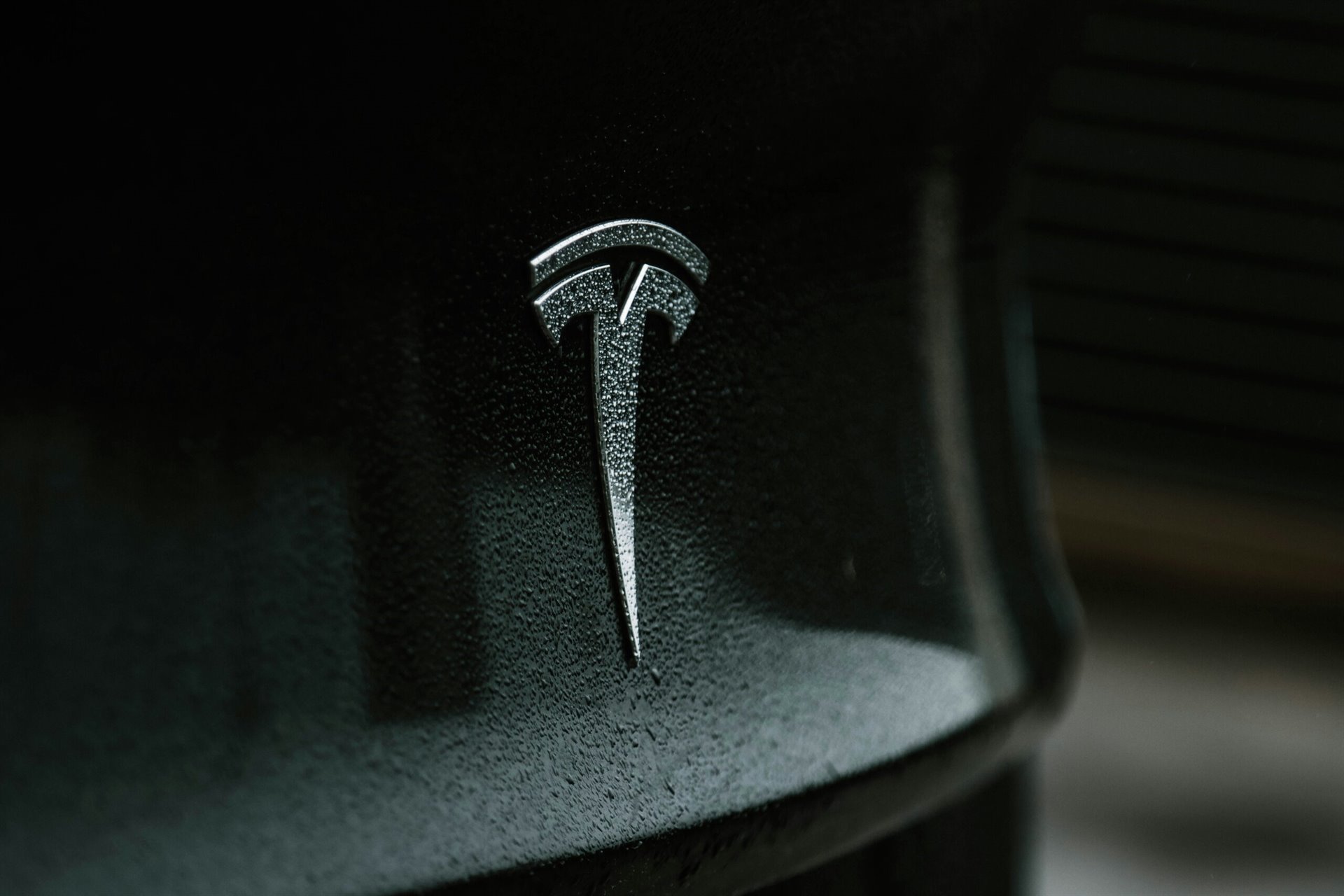 Musk dospěl v gigatovárně Tesla k šokujícímu rozhodnutí
