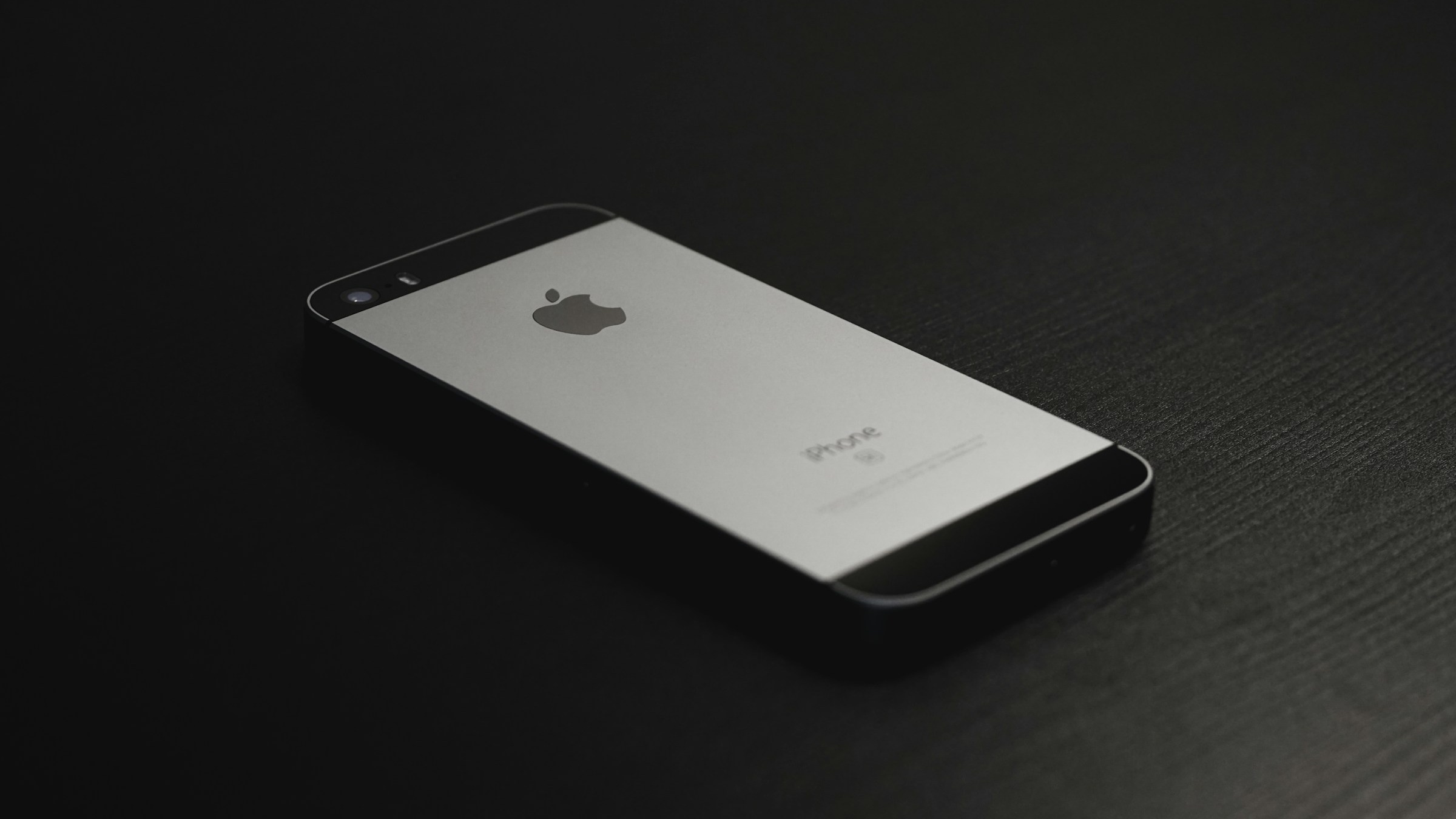 Malý obr, který dobyl svět: Příběh iPhonu SE