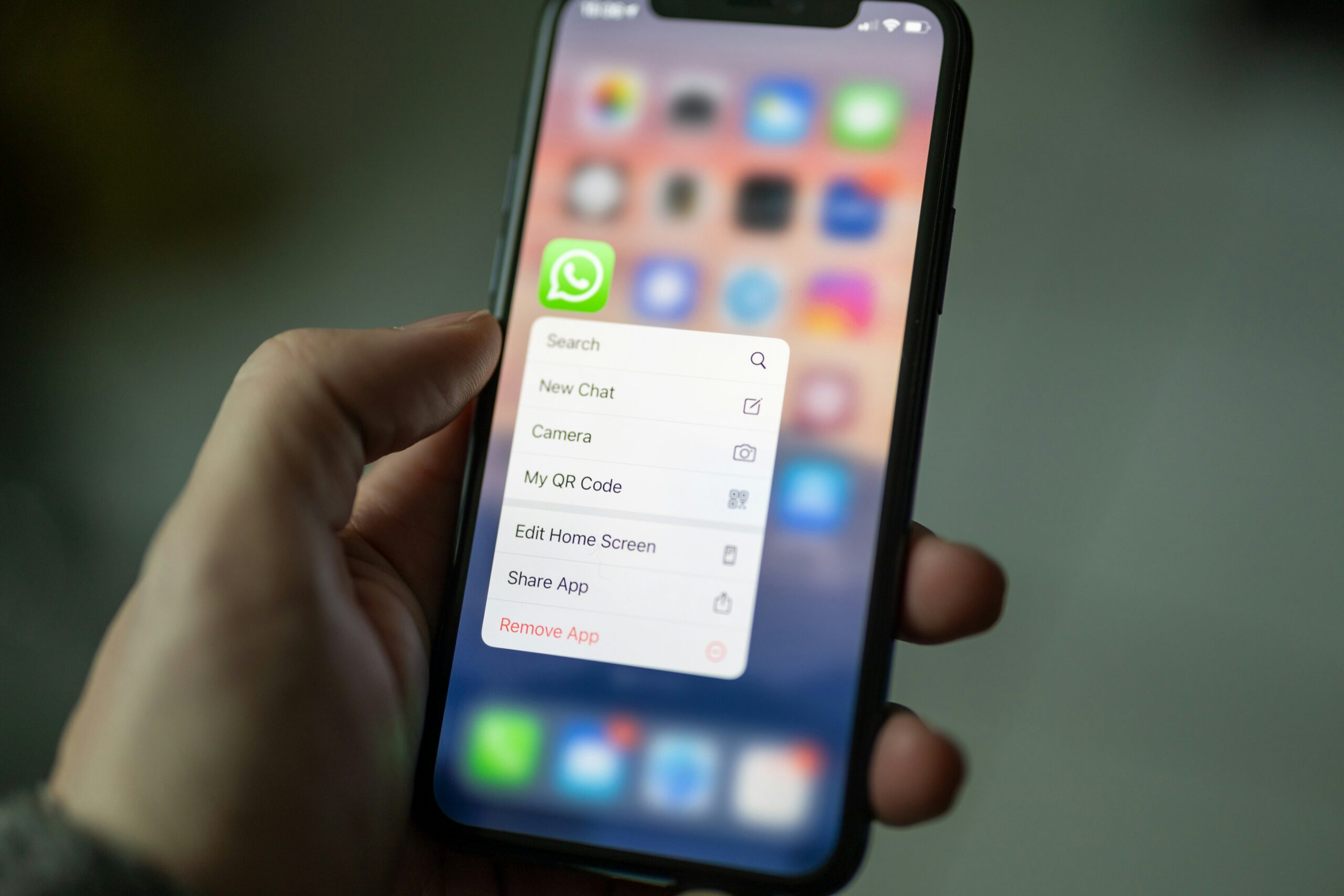 Modrý kruh na WhatsAppu přichází na české iPhony s dobrou i špatnou zprávou