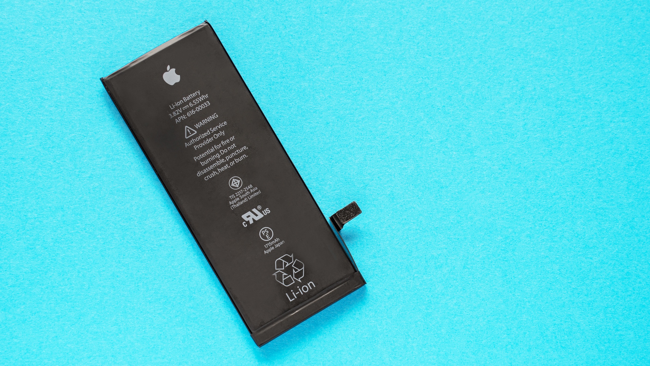 Výměna baterie iPhonu 16e je díky tomuto triku jednodušší než kdy dřív