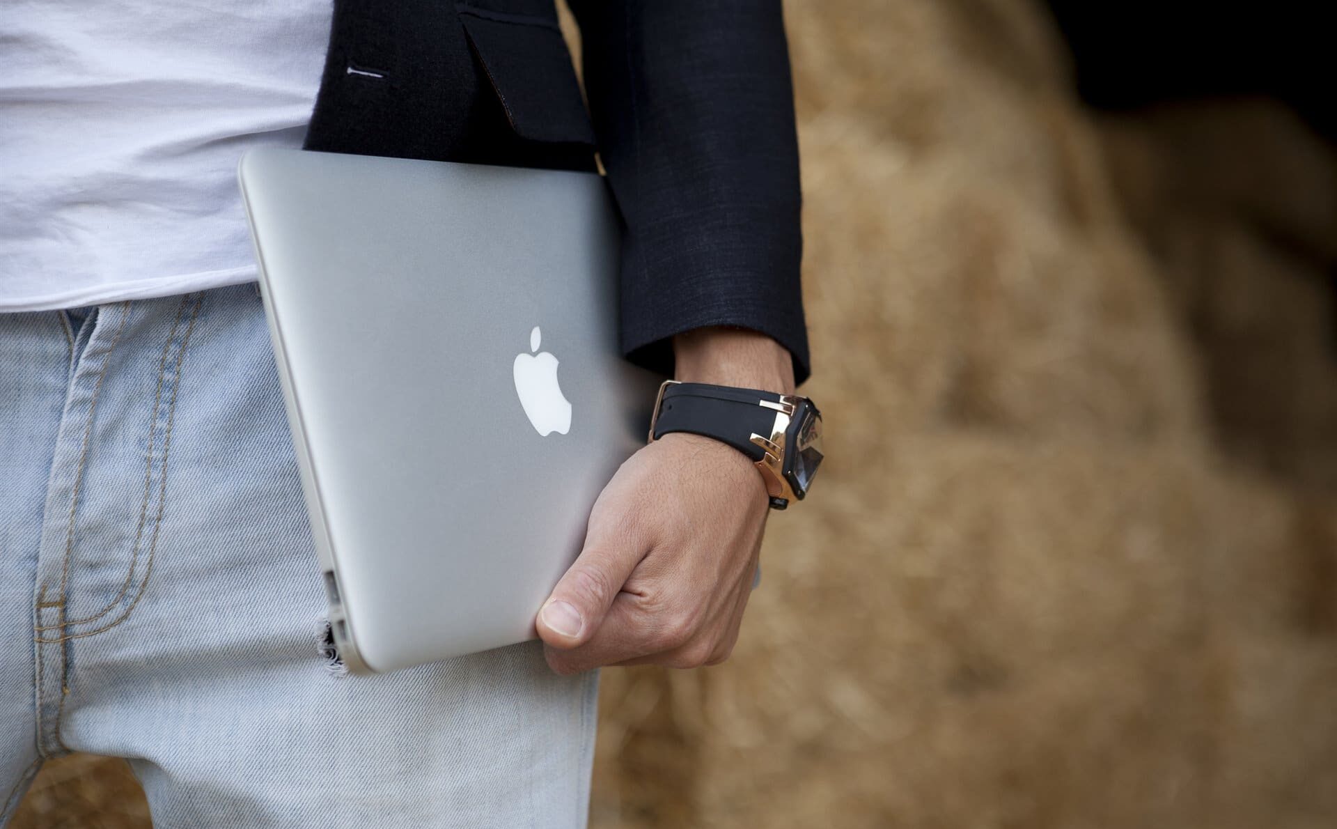 Levnější a lehčí MacBooky díky revoluci ve výrobě: Apple testuje 3D tisk kovových dílů