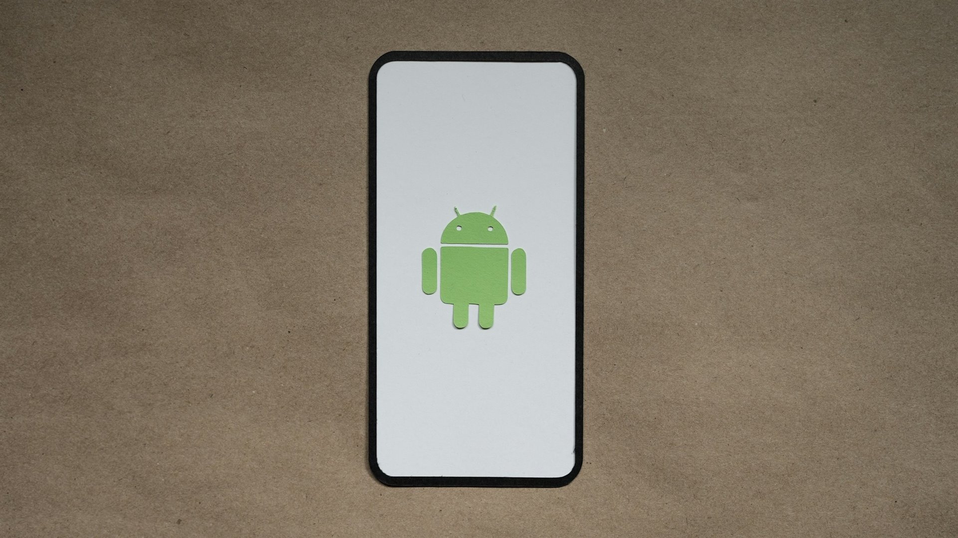Po aktualizaci na systém Android 16 bude telefon shrnovat oznámení pomocí AI