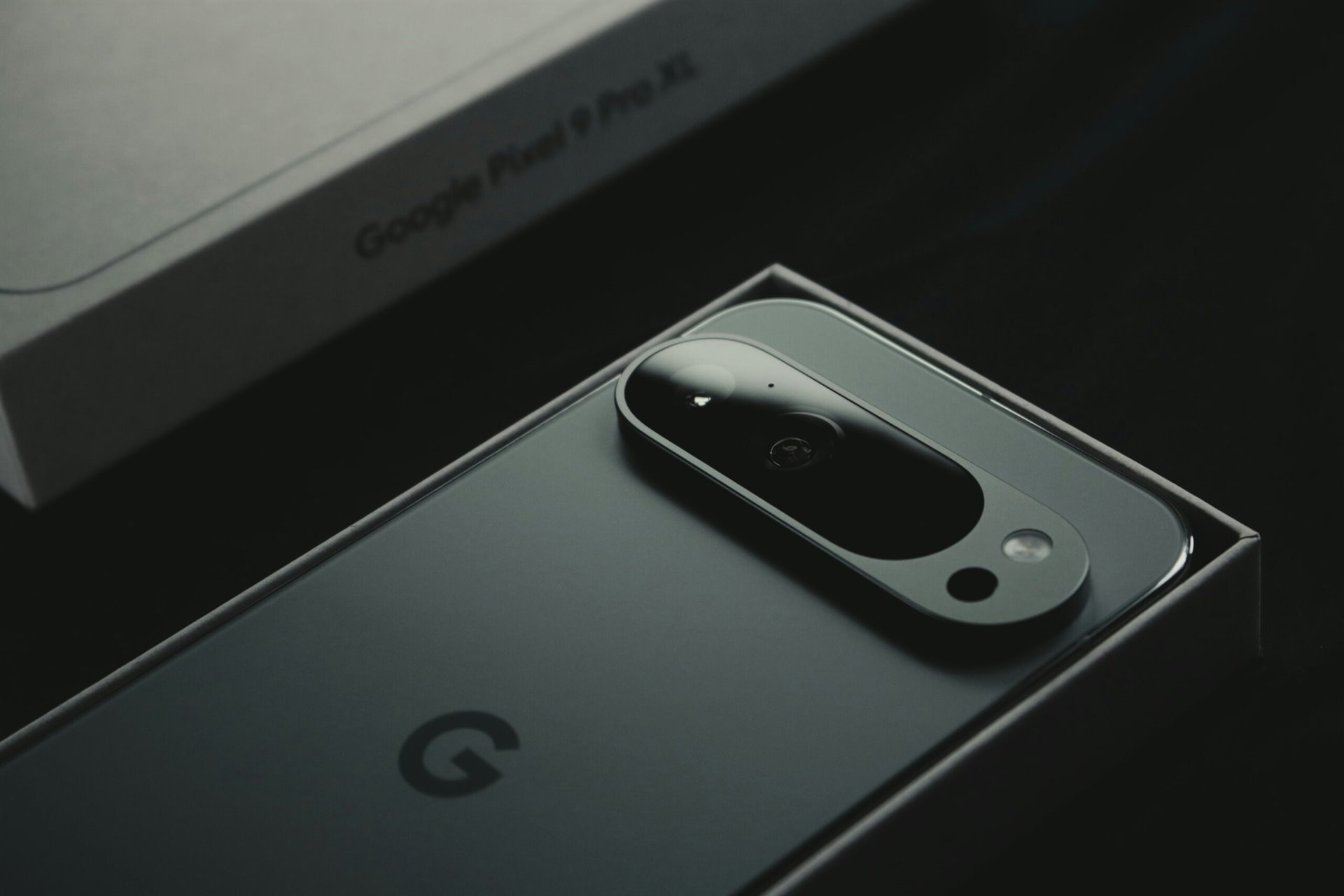 Rendery Pixelu 10: Google se drží stejného designu, telefon vylepšuje zevnitř