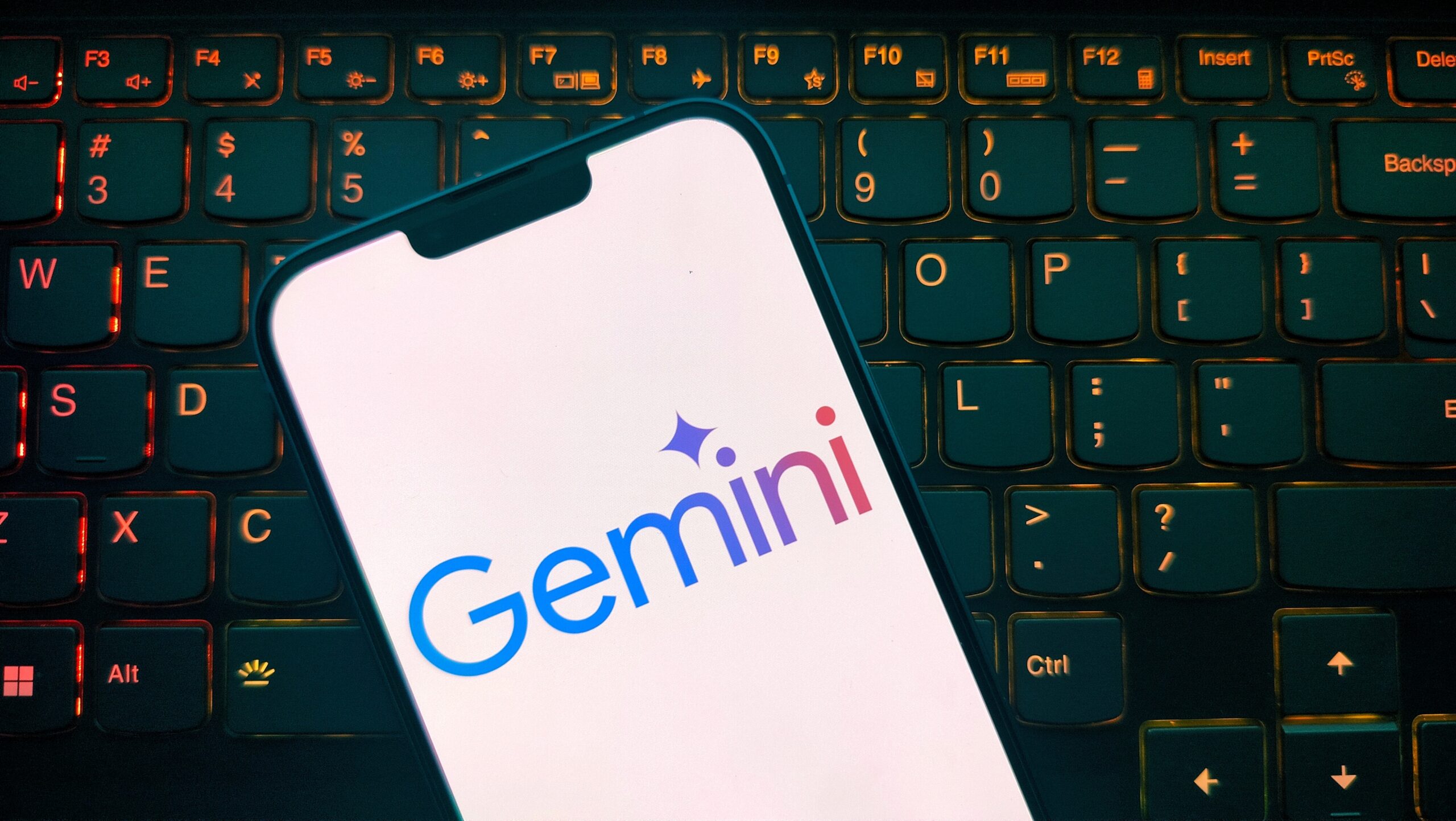 Gemini se stává vševidoucím asistentem. Projekt Astra přichází do chytrých telefonů