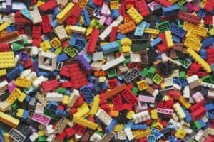 LEGO uvádí SMART Play: kostka, která mluví, svítí a cítí, co stavíte
