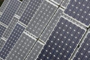 Solární panely přestávají dávat smysl: Japonsko představilo první fotovoltaické koule