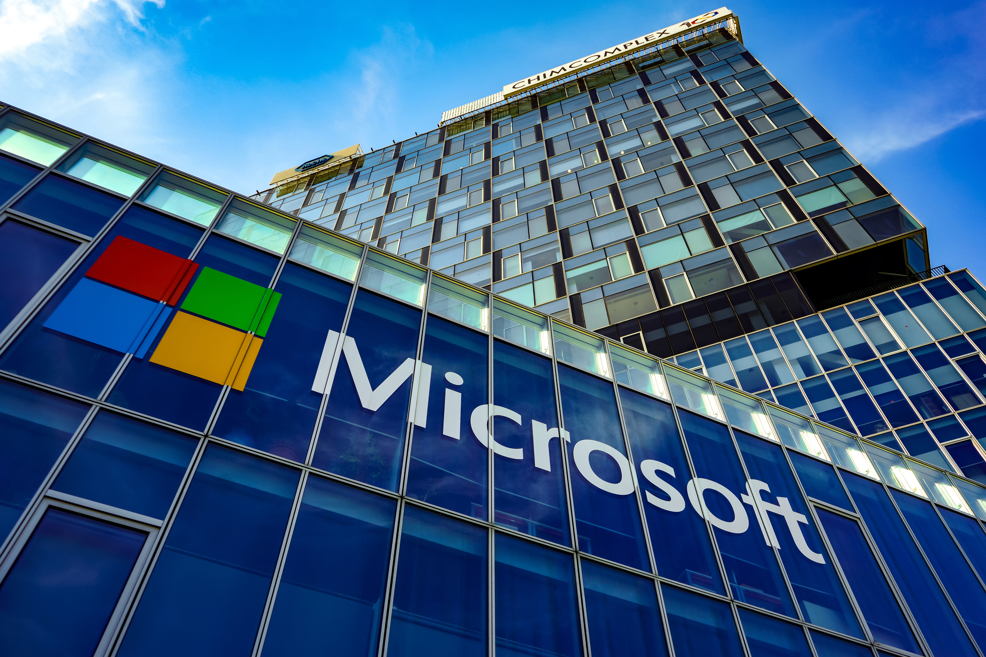 Microsoft a Google opět propouštějí tisíce lidí. Někteří ale budou dostávat mzdu i bez práce