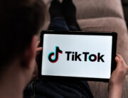 TikTok šokuje zaměstnance: Zůstaňte doma a čekejte na výpověď