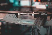 Vyplatí se v roce 2025 GPU s méně než 8 GB VRAM? Tento herní test vám pomůže najít odpověď