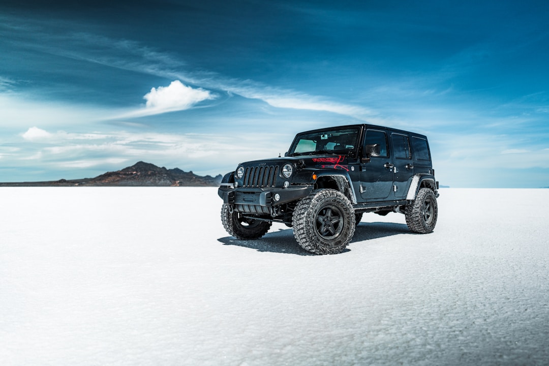 Jeep svolává vozidla kvůli problému se světlomety