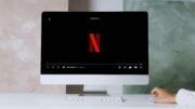Youtuber vyzkoušel, co se stane, když své heslo k Netflixu nasdílíte statisícům lidí