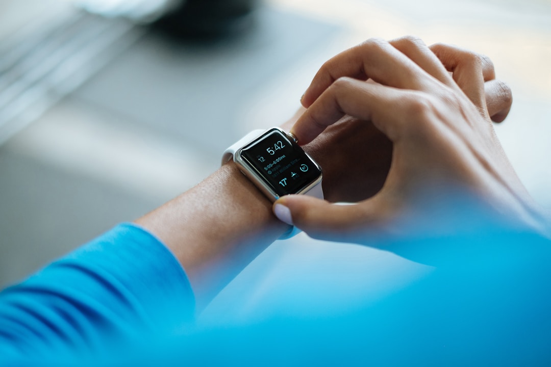 Úroveň nabití baterie vašeho těla existuje. Apple Watch vám pomohou ji sledovat
