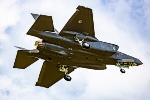 F-35: Stíhačka, kterou namísto pilotů řídí Washington
