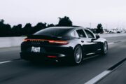 Porsche prolomilo vodíkový sen: Na silnice vyrazil nový druh motoru