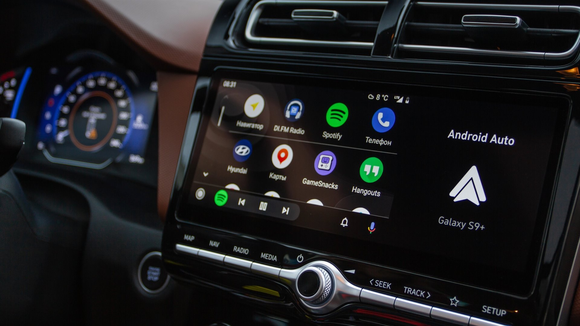 Android Auto 14.4 Beta do vašeho vozu konečně přináší Gemini AI