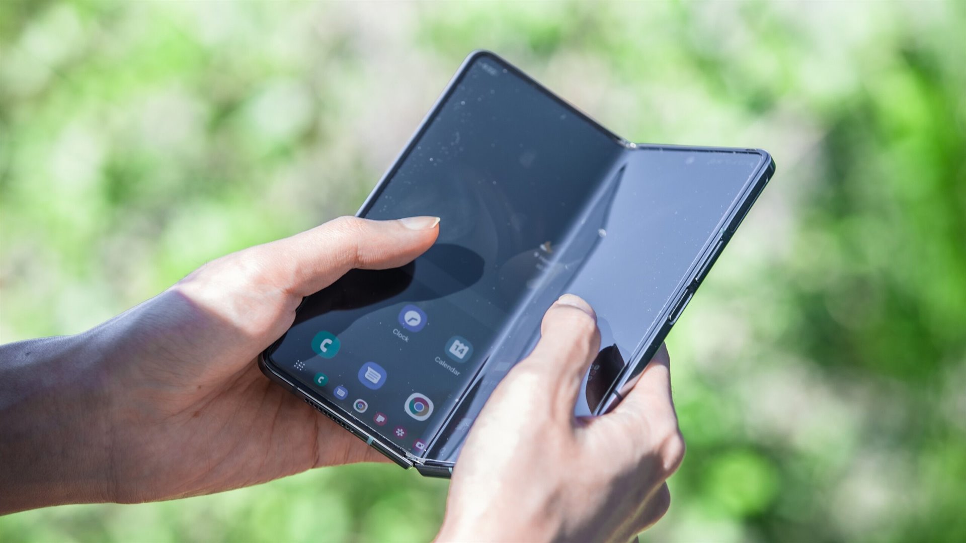 Samsung Galaxy G Fold: První trojitý skládací telefon vstupuje na scénu za luxusní cenu