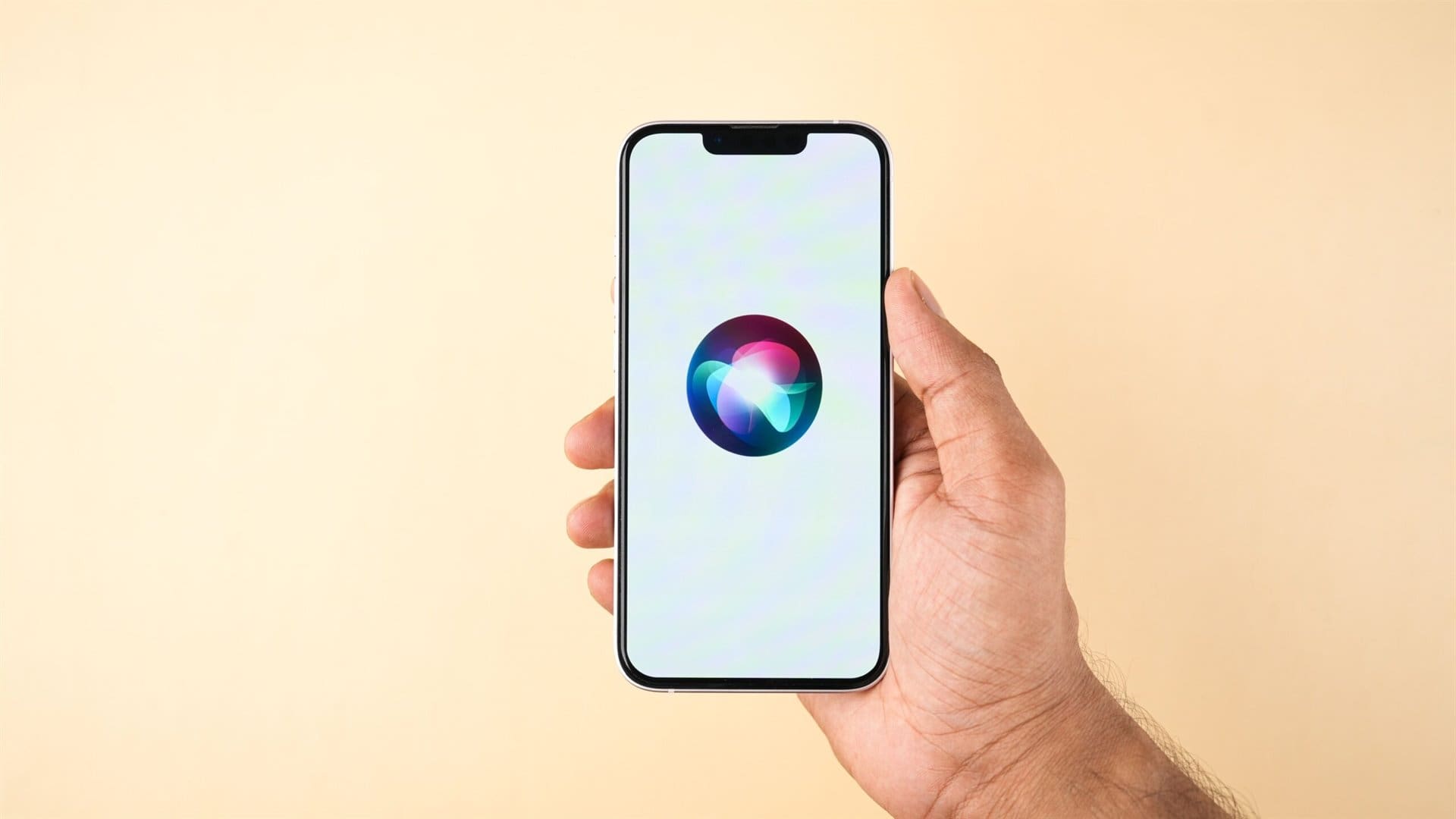 Apple čelí novým výzvám: Siri bude muset ustoupit konkurenci