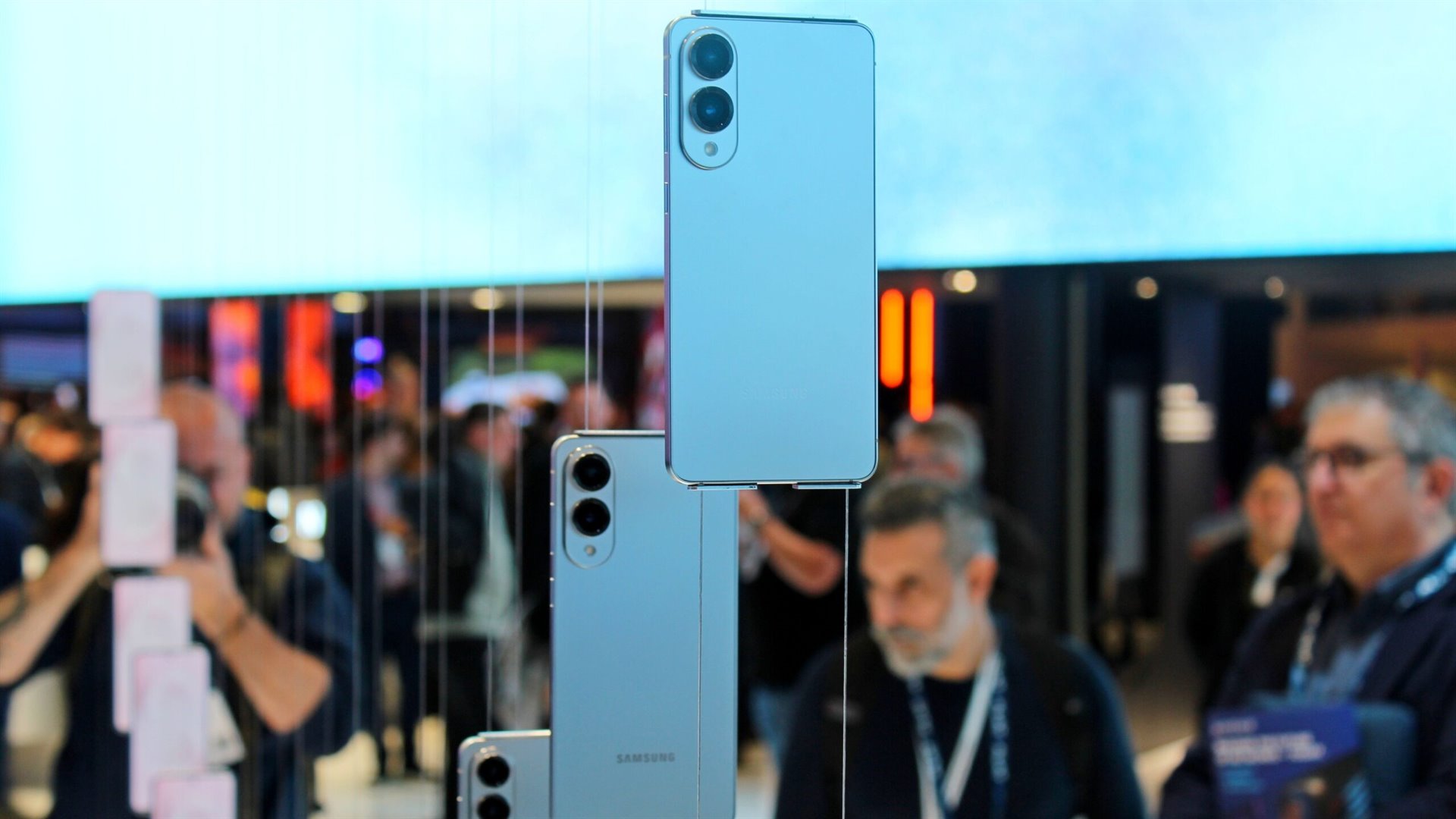 Nové telefony jsou tenčí, ale ne křehčí: Důkazem je Samsung Galaxy S25 Edge