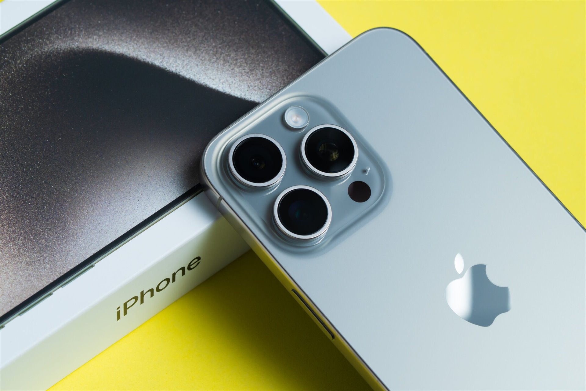Jony Ive navrhl iPhone, aby zlepšil svět. Teď za něj hledá náhradu