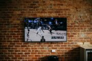 Za moderní chytrý televizor nemusíte utratit desetitisíce: Smart TV střední třídy zvládnou téměř vše