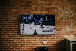 Za moderní chytrý televizor nemusíte utratit desetitisíce: Smart TV střední třídy zvládnou téměř vše