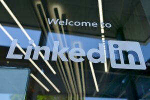 Microsoft ukázal, jak používat umělou inteligenci na síti LinkedIn
