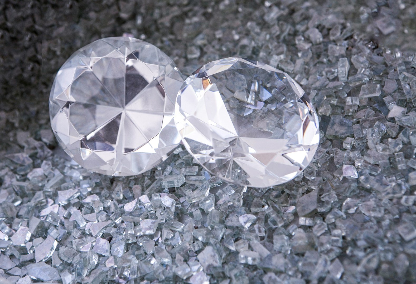 Češi obdivují nejcennější drahokam v historii: Diamant vyrobený na slunci šokoval svět
