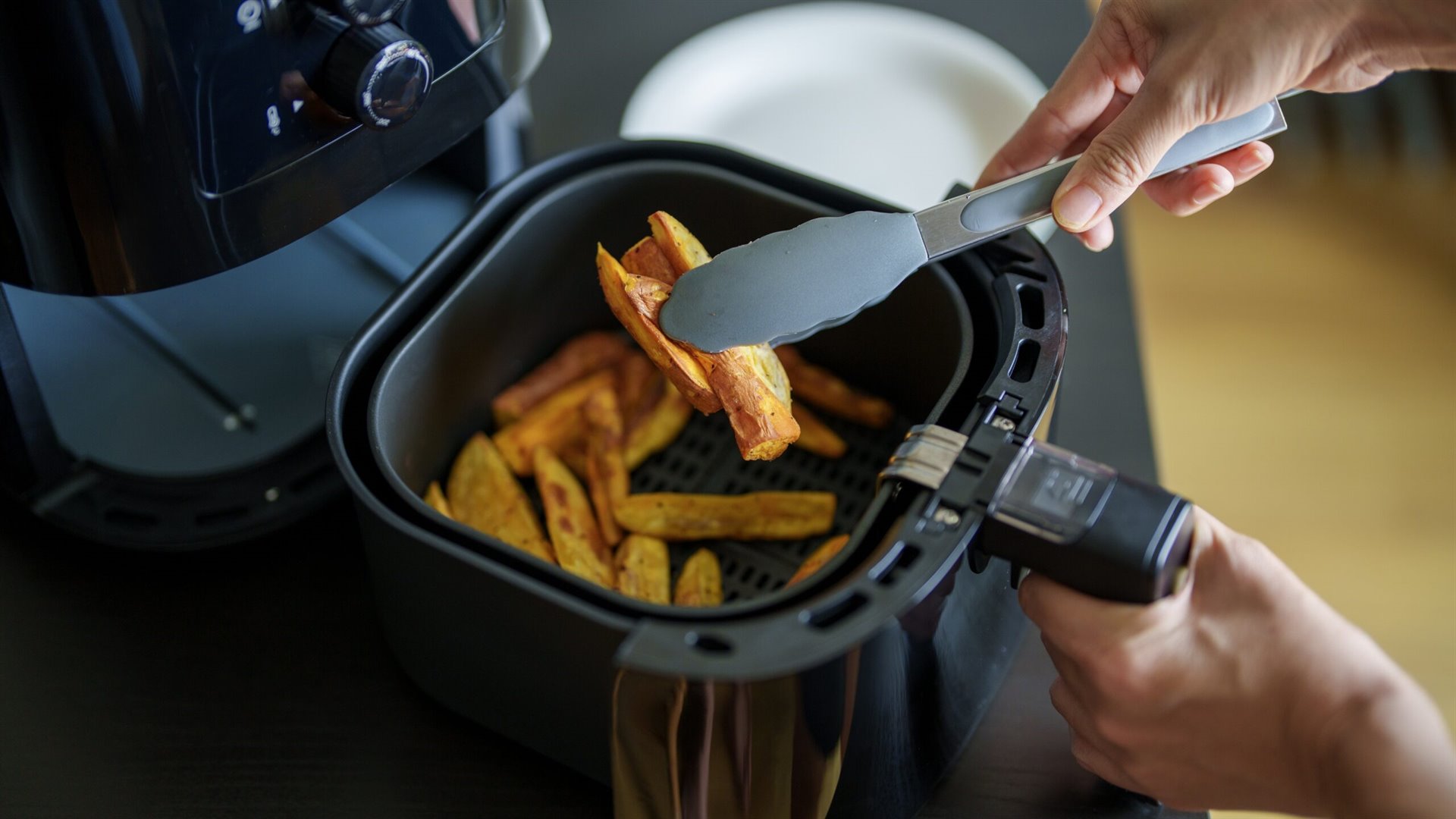 7 snadných receptů pro horkovzušnou fritézu. Zvládne je úplně každý