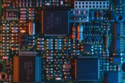 Lenovo překvapilo vlastním čipem: Sází na starší, ale dostupnější technologii