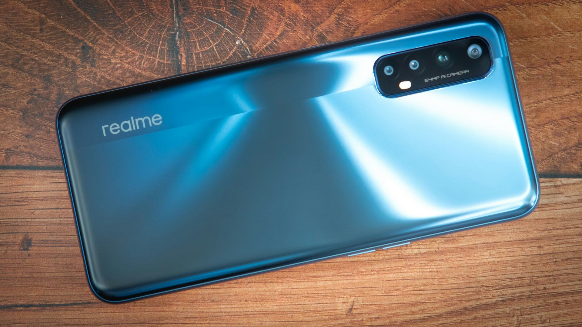 Realme pracuje na konceptu chytrého telefonu s kapacitou 10 000 mAh