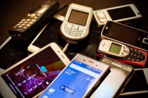 8 historických mobilních telefonů, které dnes mají největší hodnotu