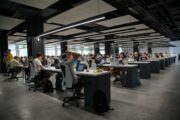 Češi touží po kratším pracovním týdnu. Jižní Korea jde na popud Samsungu opačným směrem