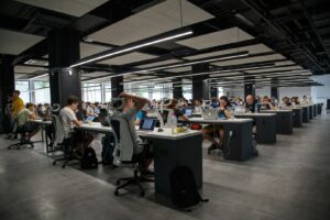 Češi touží po kratším pracovním týdnu. Jižní Korea jde na popud Samsungu opačným směrem