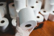 Věčný spor vyřešen: Původní patent odhalil správný směr odvíjení toaletního papíru