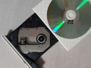 První CD rekordér v historii stál tolik, na kolik by vás dnes vyšel byt v turistickém ráji