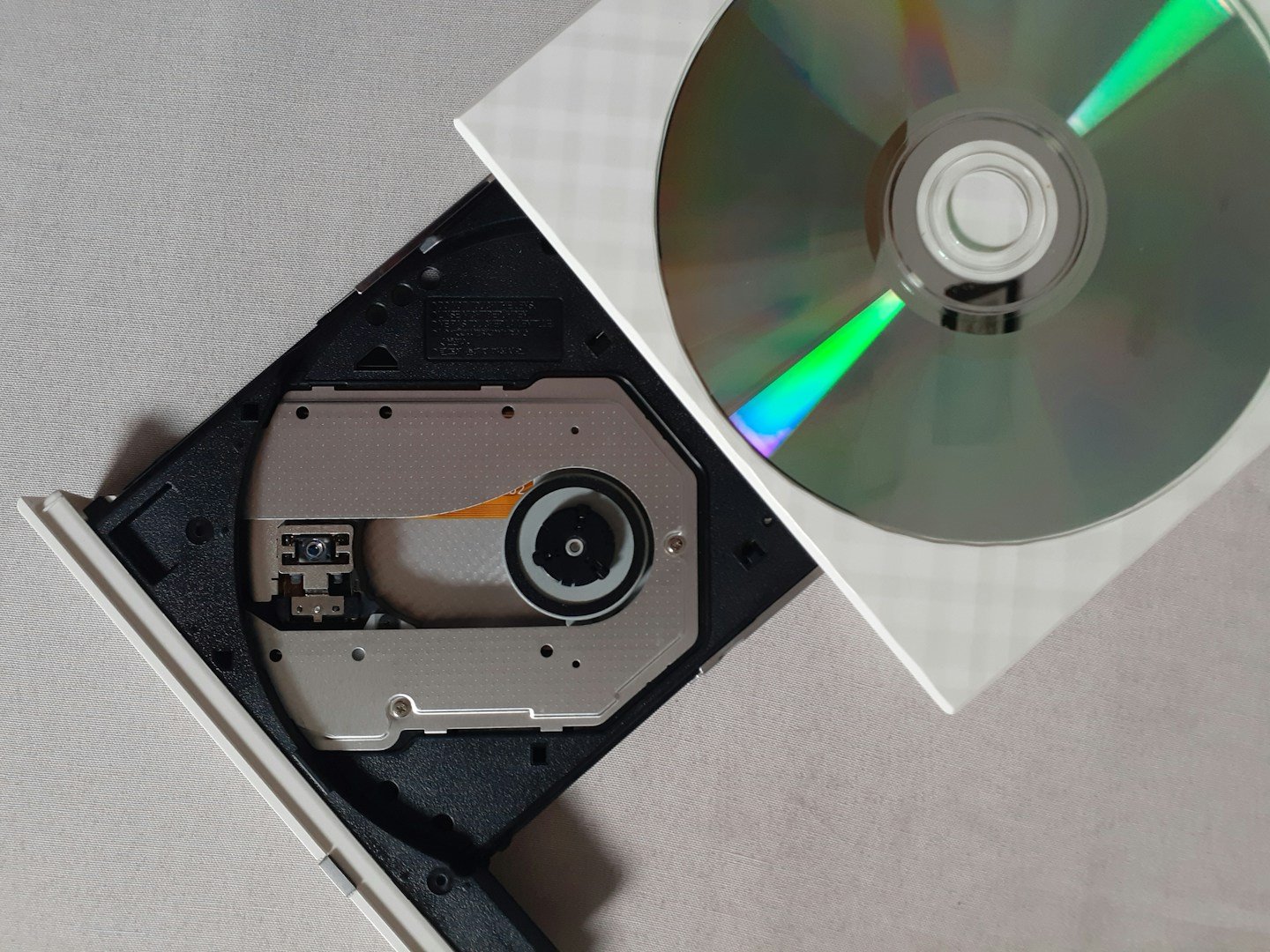 První CD rekordér v historii stál tolik, na kolik by vás dnes vyšel byt v turistickém ráji