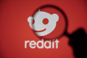 Reddit obviňuje Anthropic z krádeže dat pro trénink AI