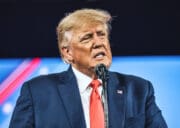 Stopka pro cizince: Trump v roce 2025 rušil víza dvojnásobně častěji než Biden