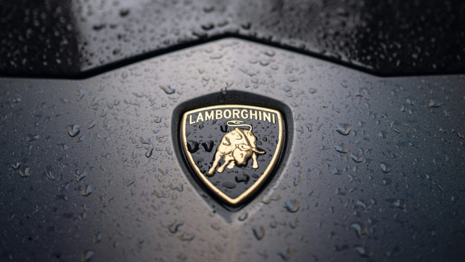 Co pohání budoucnost supersportů? Lamborghini má jasno