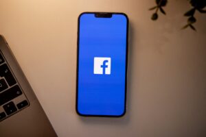 Facebook špehuje uživatele Androidu prostřednictvím skrytých aplikací