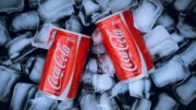 Coca-Cola v Indii instaluje obrácené prodejní automaty: Mají pomoci k čistší přírodě