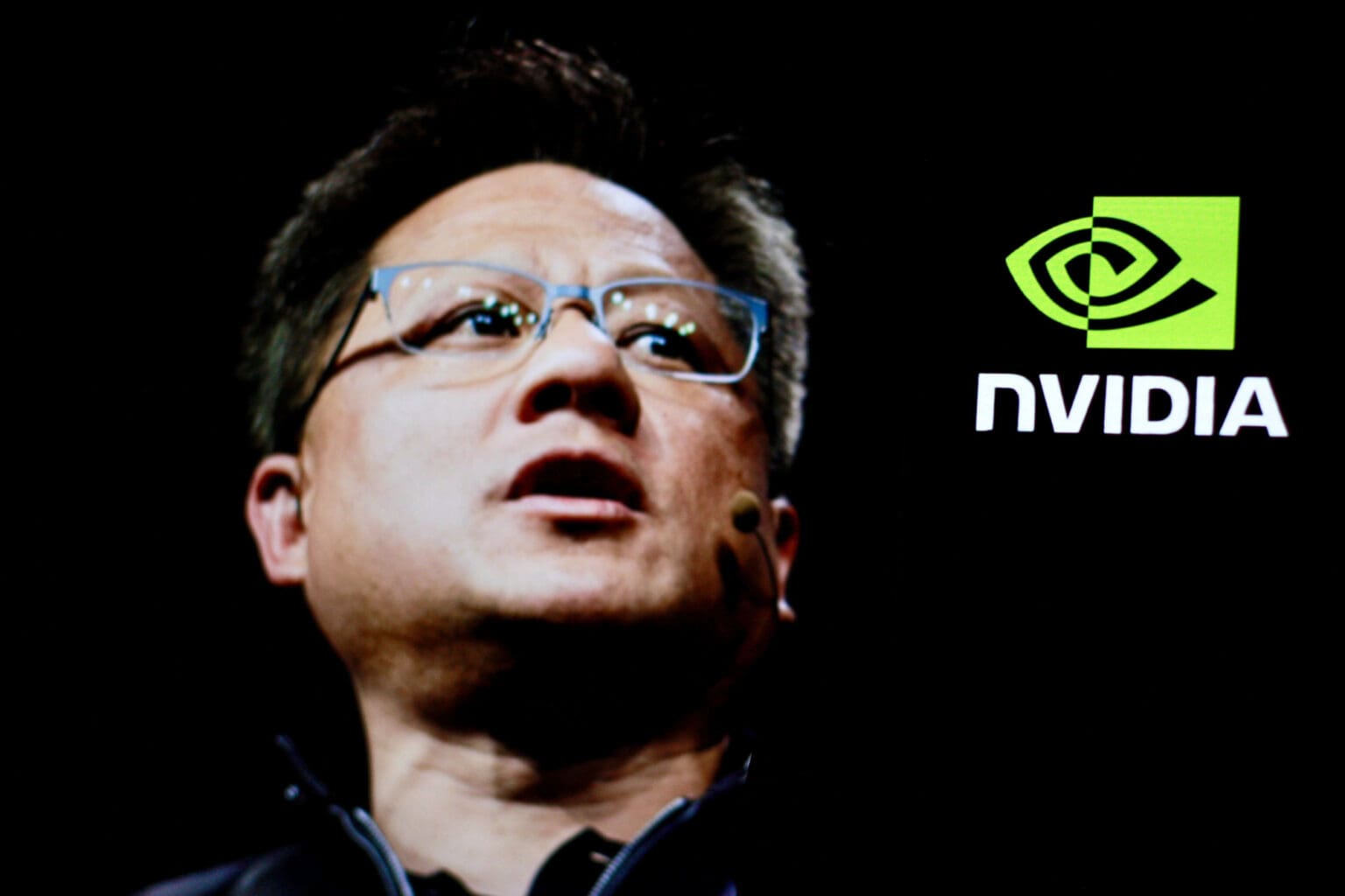 Šéf NVIDIA má jasno: Každá firma musí mít aspoň dvě továrny
