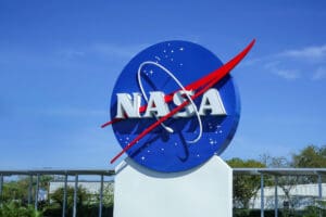 Artemis II se chystá ke startu: NASA finišuje s přípravami první lunární mise s posádkou