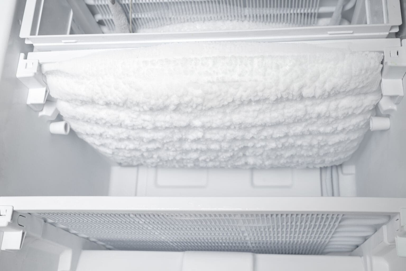 Jak snadno odstranit led z mrazničky během několika minut