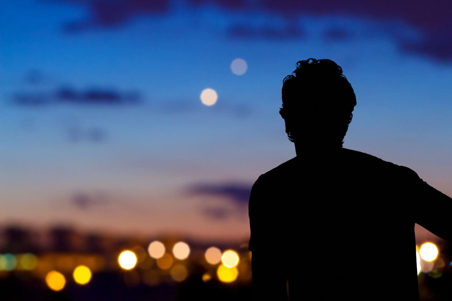 Trosky čínské rakety zanechaly na evropské obloze ohnivou kouli