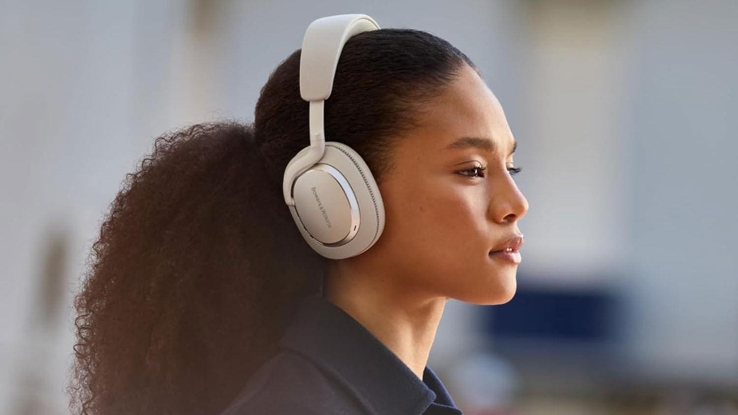 Nová sluchátka Bowers & Wilkins zaujmou 8 mikrofony a výdrží baterie až 45 hodin