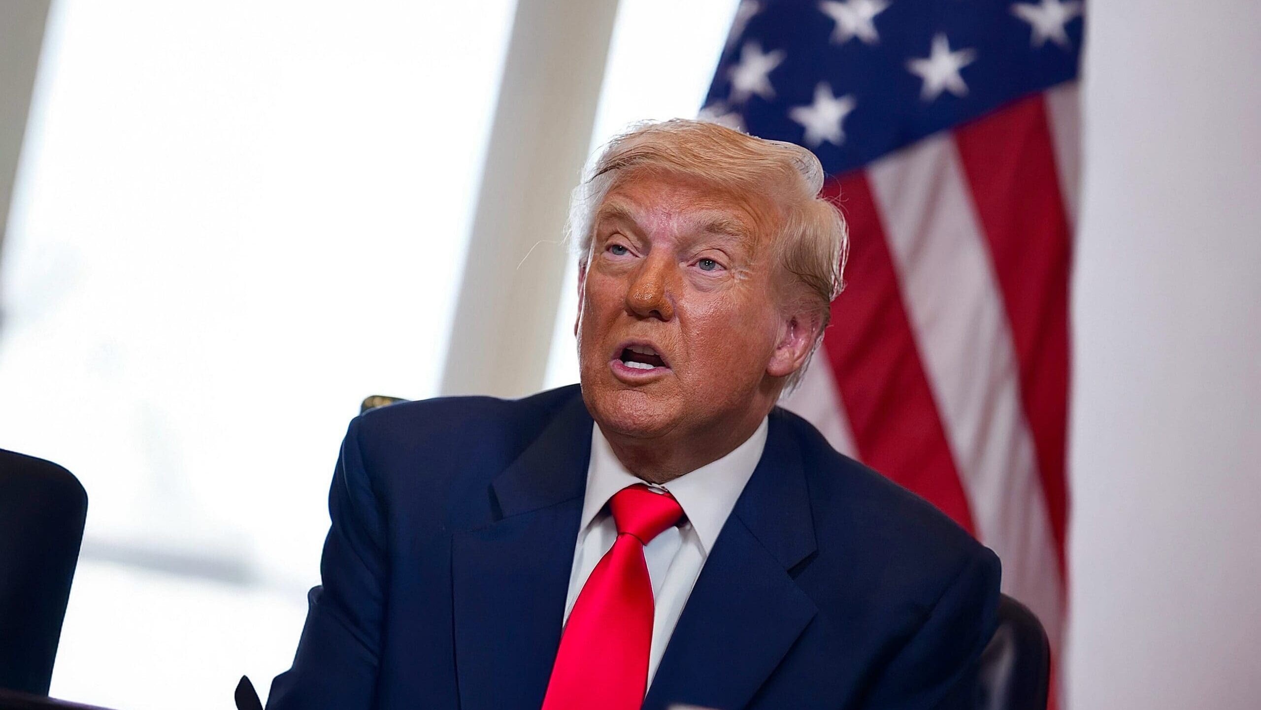 Referendum o Trumpovi se blíží a prezident čelí hrozbě impeachmentu, voliče popudil laxním přístupem k cenám ropy