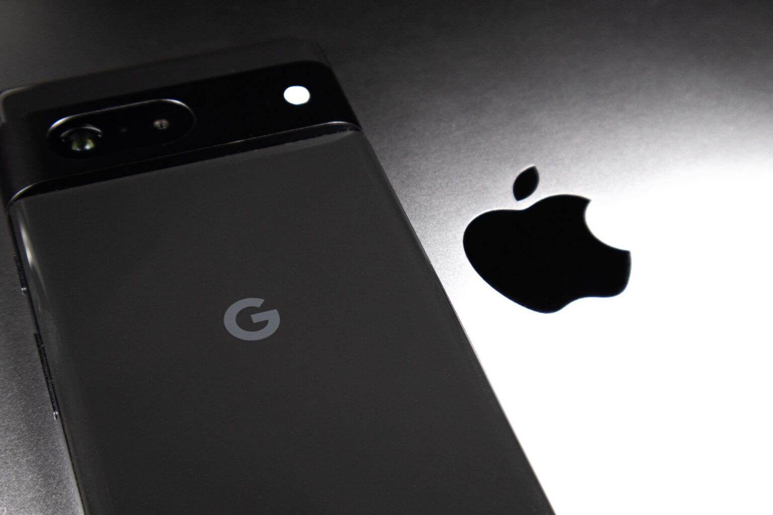 Google Pixel 10 Pro ukazuje, co neumí ani nejnovější iPhone 17 Pro