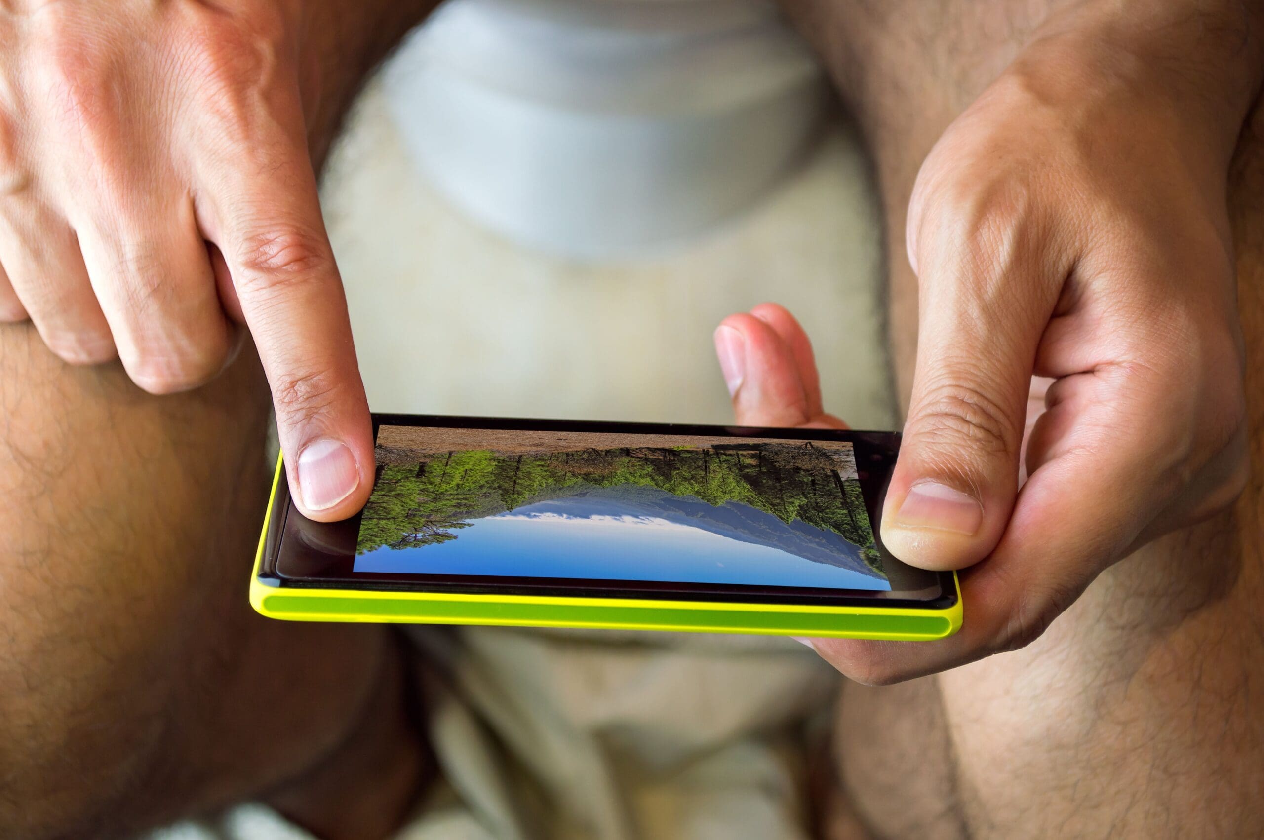 Používáte telefon na záchodě? Zaděláváte si na vážné zdravotní problémy